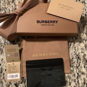 Burberry Men’s Equestrian Card Holder
